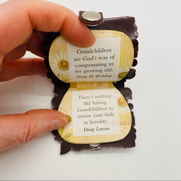 NWT History & Heraldry A Special Grandma Keyring Book - Picture 7 of 7